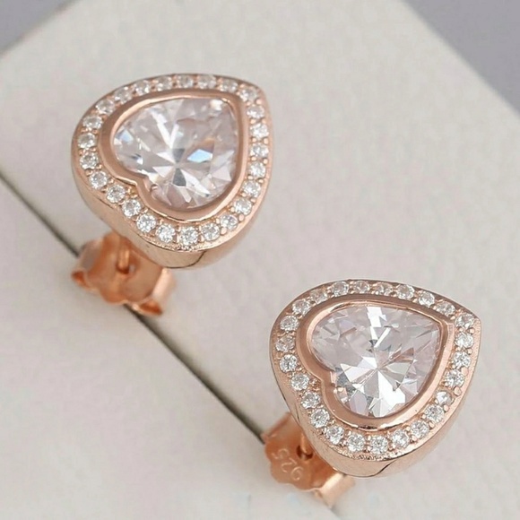 18k Rose Gold Diamond Heart Stud Earrings - Picture 4 of 4